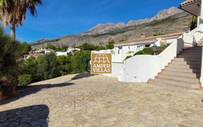 Spacious unique villa with beautiful panoramic views.